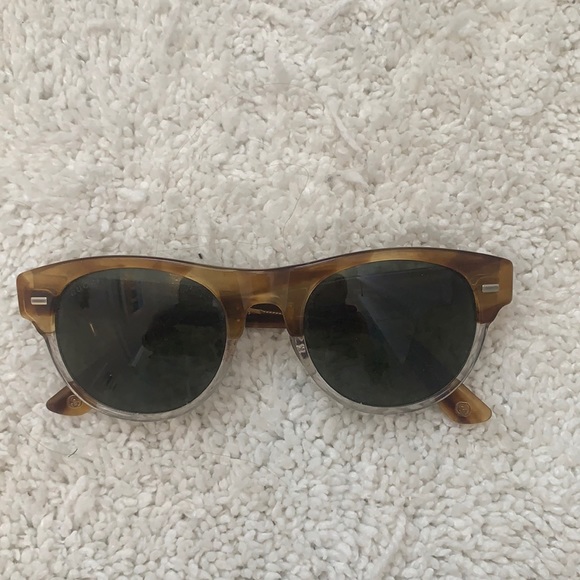 Gucci sunglasses 🕶
